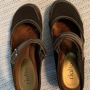 Rialto Mystical Brown Clogs